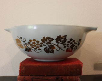 Pyrex Golden Grapes Promotional cinderella bowl | Pyrex Golden Grapes | Pyrex 444 golden grapes | 4 quart pyrex cinderella bowl