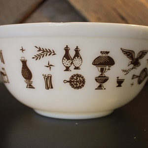 Early American vintage Pyrex Bowl