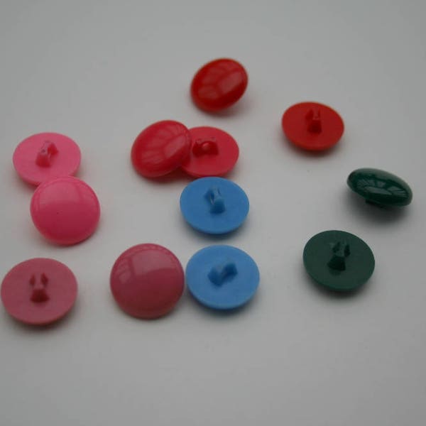 Boutons ronds et plats - Rose/Rouge/Vert/Bleu - Plastique