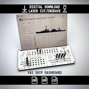 Könnte beinhalten: Ein weißes, hölzernes Schiff-Dashboard-Spielteil mit schwarzem Text und einer schwarzen und weißen Schiffs-Silhouette. Der Text lautet "VAS Ship Dashboard" und enthält eine Tabelle mit kritischen Treffern, Rumpf-Punkten und eine V-A-S-kritische Tabelle.