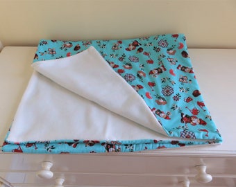 couverture pour bébé + sac et 2 couvertures pour doudous ou poupées bleu avec motifs petits nains pour bébé et son doudou
