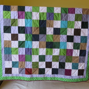 Traditionell lila lapptäcke för soffa eller fåtölj