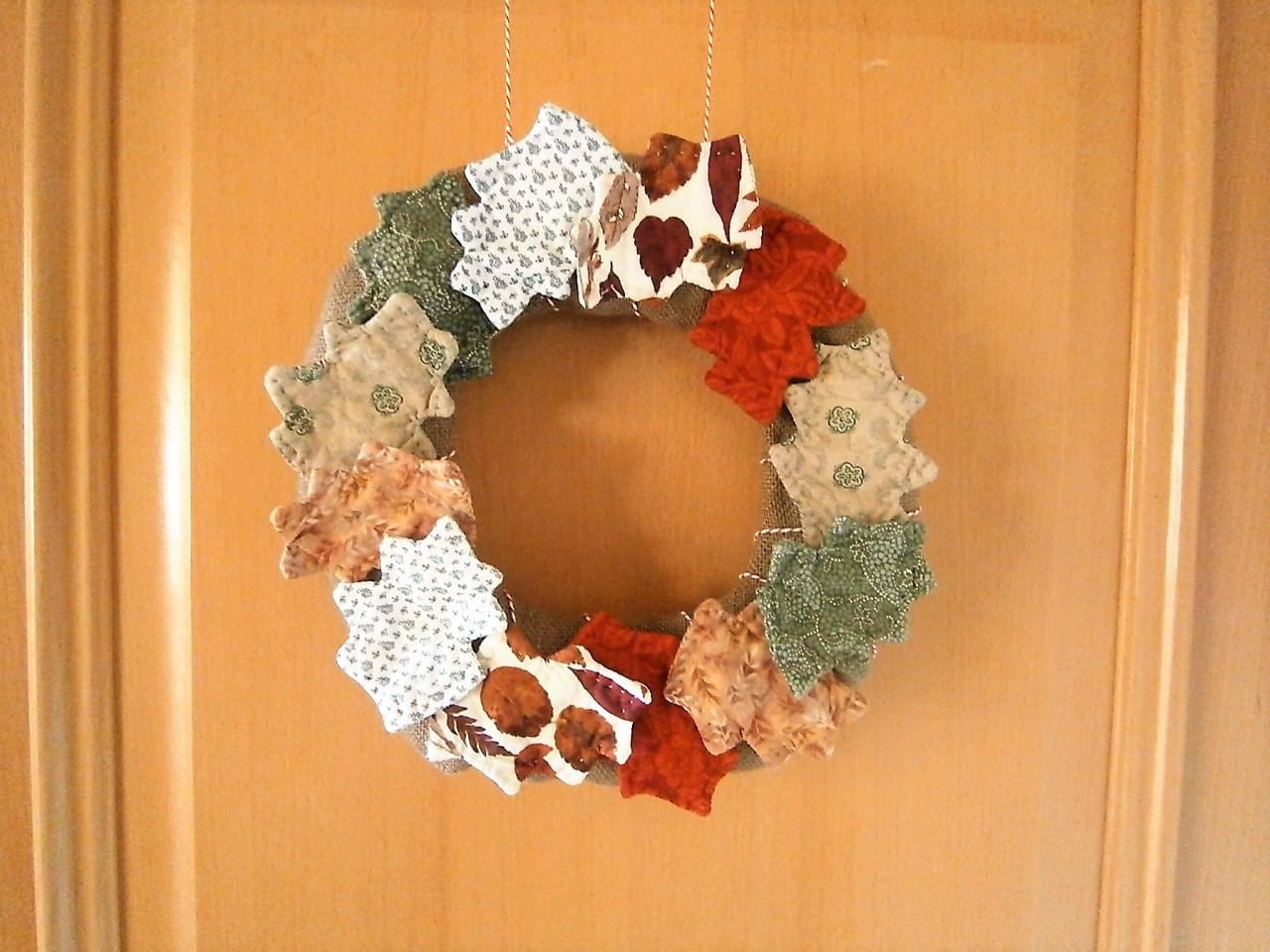 Couronne de Noël Un Peu Différente, Aux Couleurs Automnales