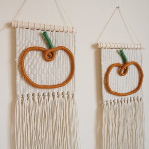 Mini arazzi da parete di zucca // Zucca Macrame // Decorazioni per la casa autunnali fatte a mano // Decorazioni autunnali appese // Decorazioni di Halloween alla zucca immagine 3