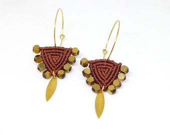 Mikromakramee Ohrringe in Zimt Orange mit Hämatit Perlen im Boho Stil