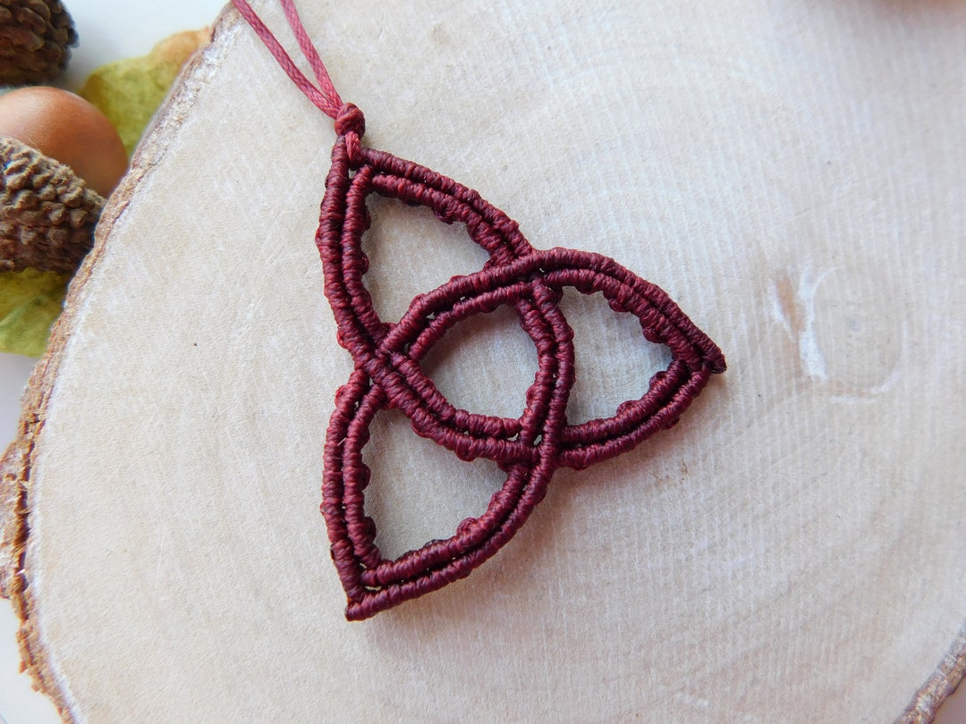 Macrame Celtic Knot Necklace / Adjustable Triquetra Trinity Etsy