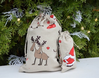 Christmas gift bags with Santa Claus and reindeer, treat bags of fabric with Christmas accent, Christmas gift wrap, paperless Xmas gift bag