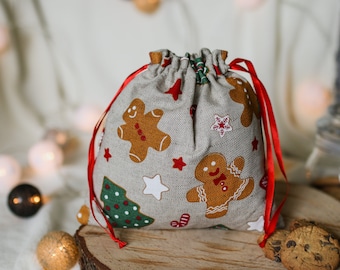 Christmas gift bags with ginger cookies, candy cane treat bags of fabric with Christmas accent, Christmas gift wrap, paperless Xmas gift bag