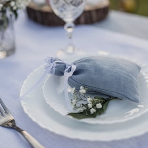 Set di 10 eleganti sacchetti di lino blu polvere con pizzo e spago di lino/Sacchetto regalo/Sacchetto per bomboniere/