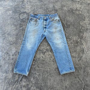 Levi’s 501 Medium Wash Straight Leg Jeans Distressed Faded Blue 90s Vintage 35 X 26.5 Short