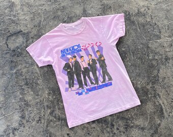 80s New Kids On The Block Big Step Distressed Single Stitch T Shirt Pink Vintage Medium