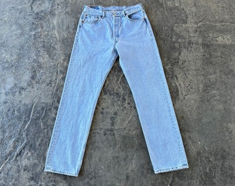 Levi’s 501 Light Wash Straight Leg Button Fly Jeans Blue Y2K Vintage 32.5 X 32.5