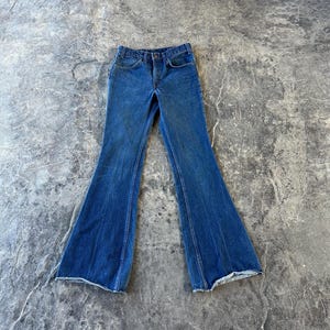 70s Levi’s 784 big bell-bottom pants Vintage 70's Levi's 784, Dark Wash, Bell Bottom, Pants (XXS