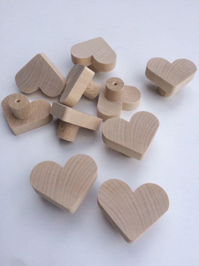 200 pezzi di 3 dimensioni miste di legno grezzo a forma di cuore, vuoti, in legno naturale, a forma di cuore, etichette per fai da te, matrimoni, artigianato, decorazioni per San Valentino