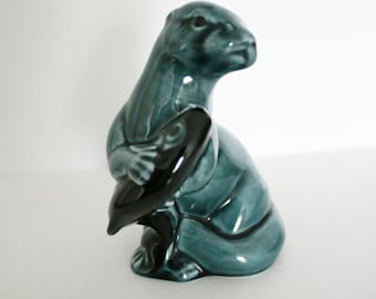 Vintage Poole Pottery Otter mit Fisch