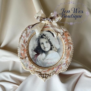 Victorian Style Medallion Wall Decor: Decoupage Girl Portrait
