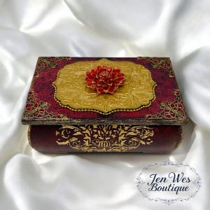Red and Gold Jewelry Box – Elegant Small Keepsake with Gilded Medallion and Peony Design