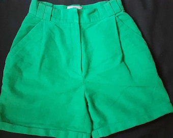 Gianni Versace Versus vintage short en velours vert des années 1990