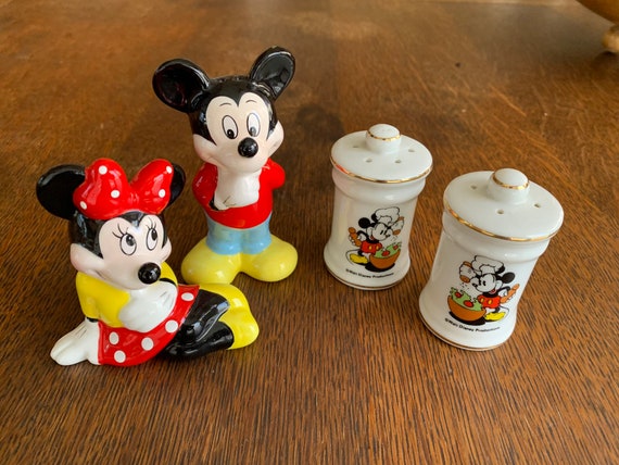 Disney Classic Mickey /& Minnie Mouse Ceramic Salt /& Pepper Shakers Figurines