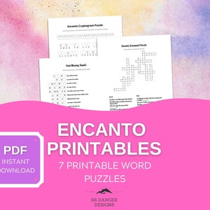 Könnte beinhalten: Ein rosa und lilafarbener Aquarellhintergrund mit weißem Rand. Der Text "ENCANTO PRINTABLES" ist in schwarzer Schrift. Unter dem Text befindet sich eine weiße Bergkette mit dem Text "SS DANGER DESIGNS". Es gibt drei druckbare Wortpuzzles für den Film Encanto. Die Puzzles sind betitelt mit "Encanto Cryptogram Puzzle", "Find Missing Vocals" und "Encanto Crossword Puzzle".