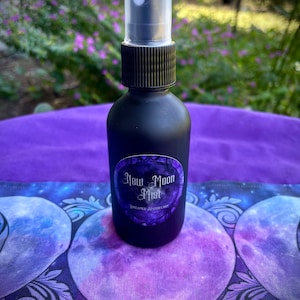 New Moon Mist: Kronenchakra Ätherisches Öl Spray mit schwarzem Mondstein