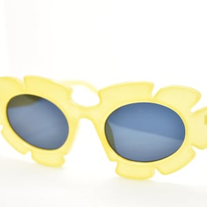 Yellow 90&#39;s Flower Sunglasses