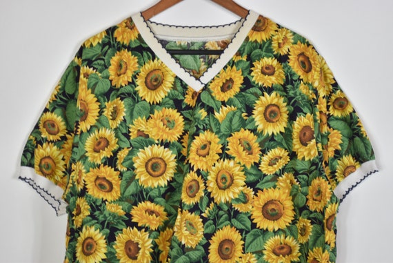 Vintage Sunflower Patterned Floral T-Shirt - image 3