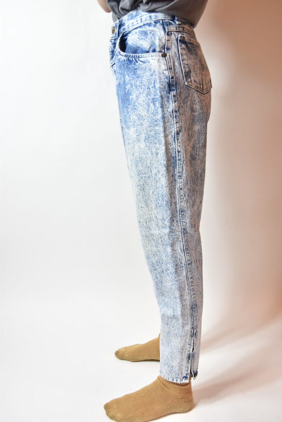 Vintage Blue Acid Washed High Waisted Mom Jeans - image 3