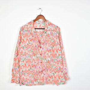 Vintage 70er Psychedelisch gewellte bunte Knopf-Down-Bluse