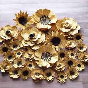 Gold Sheet Music Roses || Set of Paper Flowers, Music Paper flowers, Wedding Song Decor, First Anniversary Gift, Music Note Flower Pages