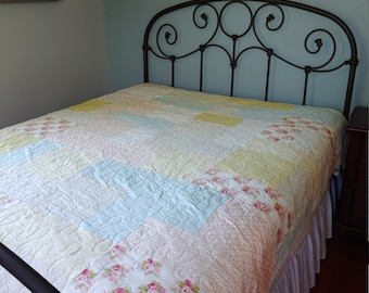 Edredón Queen de estilo cottage chic en tonos pastel: ropa de cama de patchwork de algodón