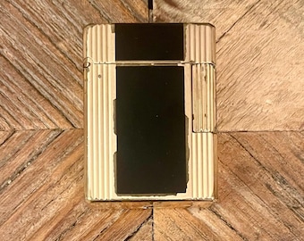 S. T. Dupont lighter - Line 1 - Small model - Windsor design - Black Chinese laquer - Gold-plated - Vintage