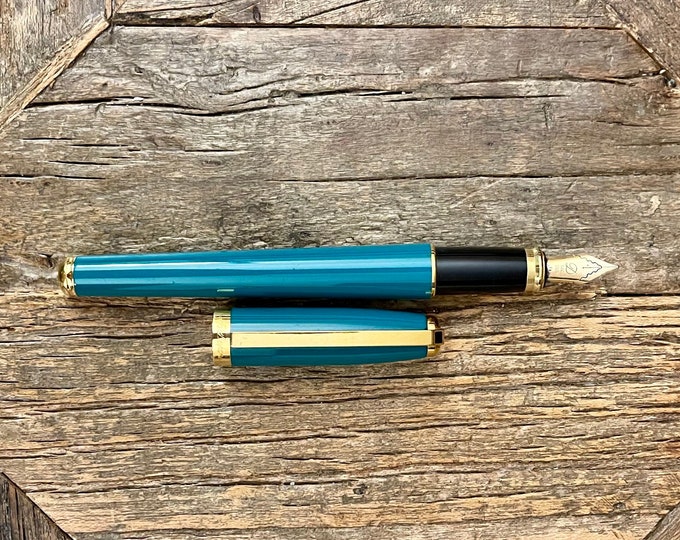 Featured listing image: S.T. Dupont pen in Chinese emeraude lacquer - Vintage