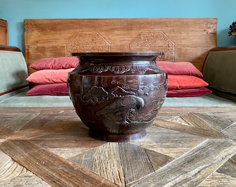 Japanese brazier (&quot;Hibashi&quot;) with relief representation of trees and birds