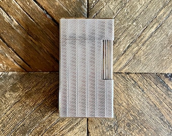 Encendedor Vinci - Diseño de líneas verticales y pequeñas diagonales - Plateado - Vintage