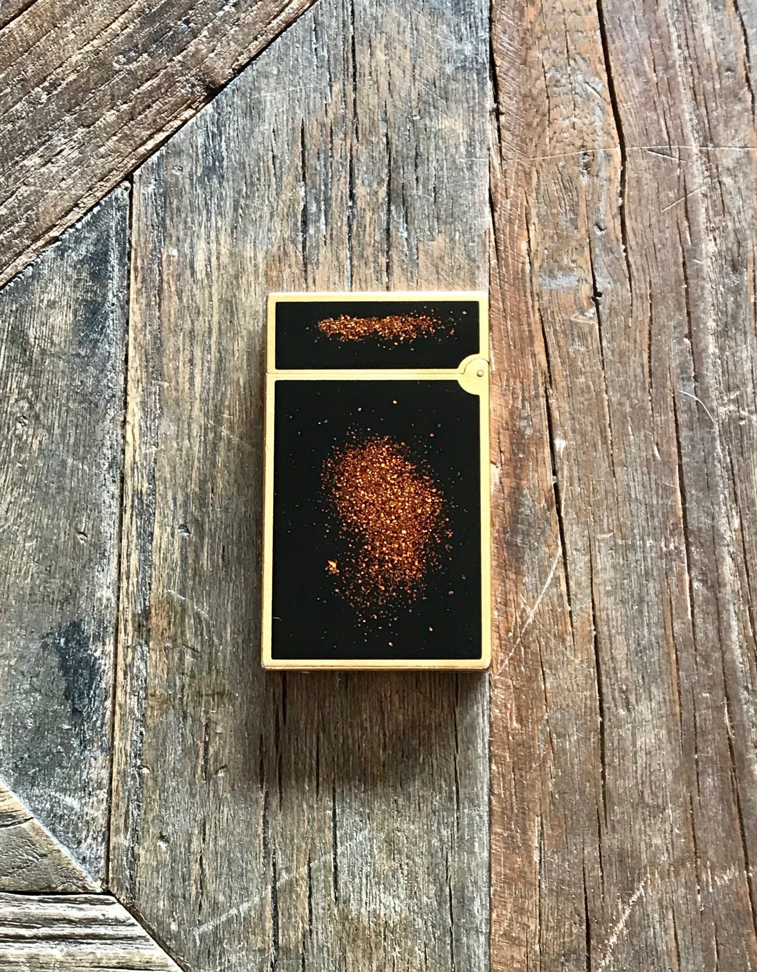 S. T. Dupont lighter, Serie 2. Dark brown lacquer with gold glitter inlay