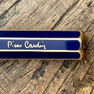 Pierre Cardin zylindrisches Feuerzeug, blau Email - Vintage