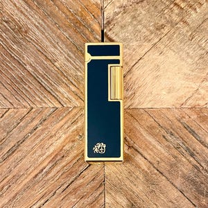 Colibri lighter, dark blue Chinese lacquer, gold plated - Vintage