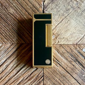 Dunhill lighter - Rollagas line -  Black lacquer - Gold-plated - With its box - Vintage