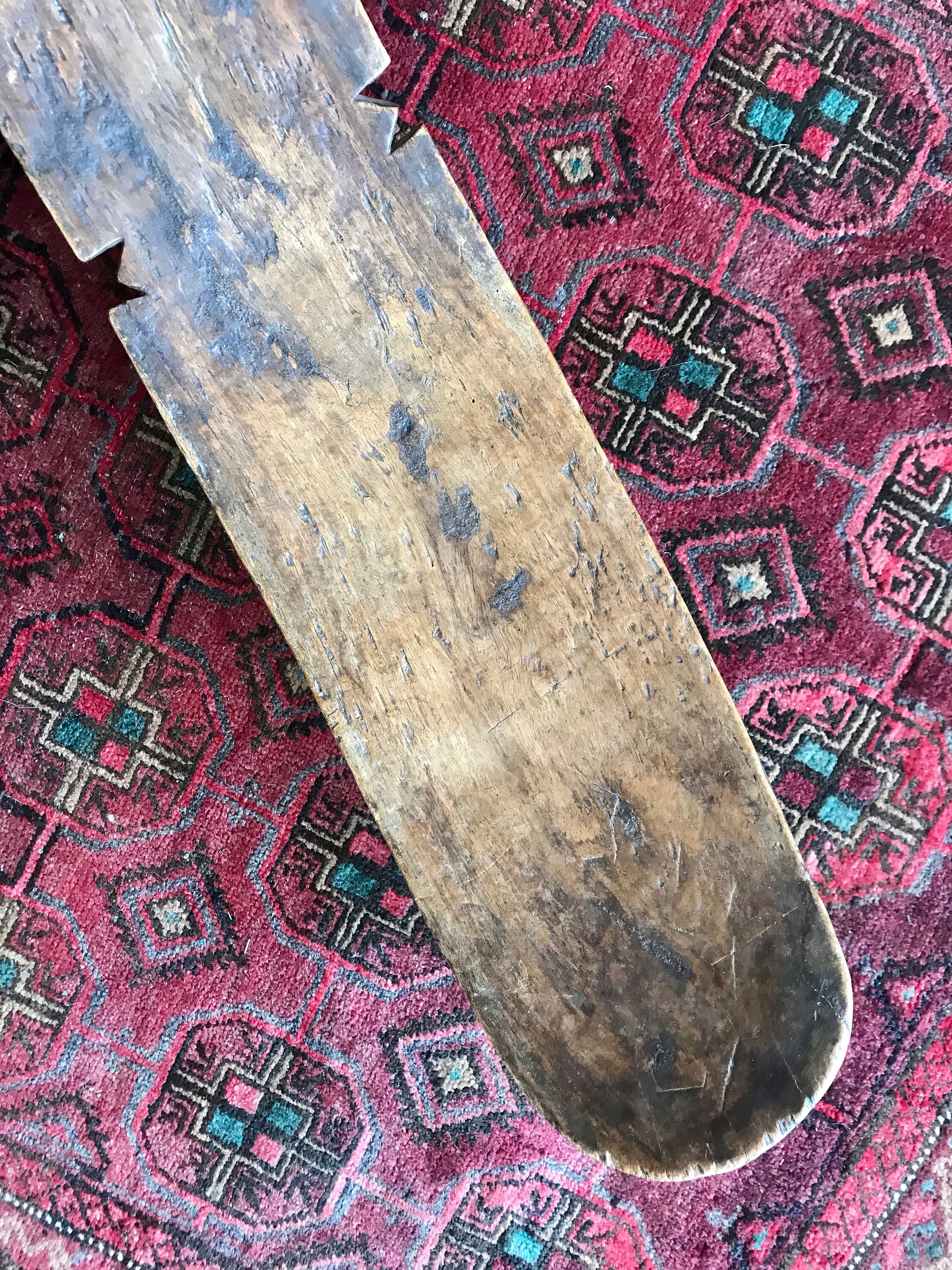 Stunning and large wooden Lobi stool, Burkina Faso Superbe et grand