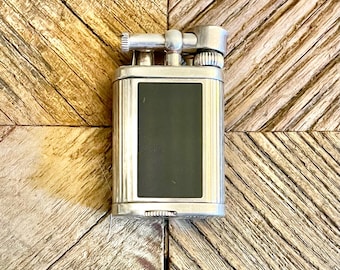 Dunhill-aansteker - "uniek" model - Chinese zwarte lak - verzilverd - met doosje - vintage