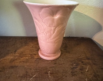 Gladding McBean Encanto Art Ware Korallenglänzende und weiße Vase mit Fuß GMB | Vintage-Keramikkunst aus Kalifornien | Frühe franziskanische Keramik