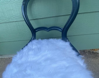 Vintage flauschiger blauer Stuhl