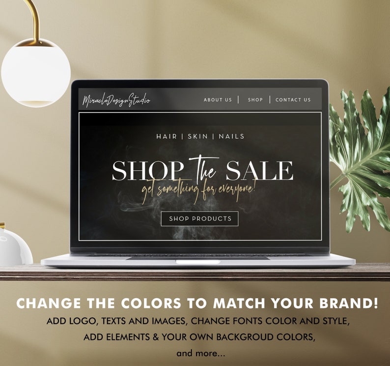 Op de afbeelding: Een laptopcomputer die een website weergeeft met een zwarte achtergrond en gouden tekst die "SHOP The SALE get something for everyone!" luidt, met een knop waarop "SHOP PRODUCTS" staat. De website is voor een bedrijf genaamd "Miracle Design Studio".