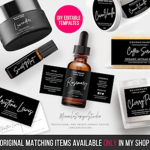 Puede incluir: Una colecci&oacute;n de etiquetas en blanco y negro con texto escrito a mano para varios productos, incluyendo una vela, jab&oacute;n, exfoliante corporal y aceite esencial. Las etiquetas presentan nombres de productos como "Lavender", "Cacao Vanilla", "Sweet Mint", "Rosemary", "Coffee Scrub" y "Cherry Pie". Las etiquetas est&aacute;n dise&ntilde;adas para uso de bricolaje y son editables.