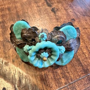Medallón de pulsera de Miriam Haskell antiguo en vidrio artístico con estampado de turquesa Pate de Verre / Frank Hess, década de 1940, componente de bisutería para coleccionistas