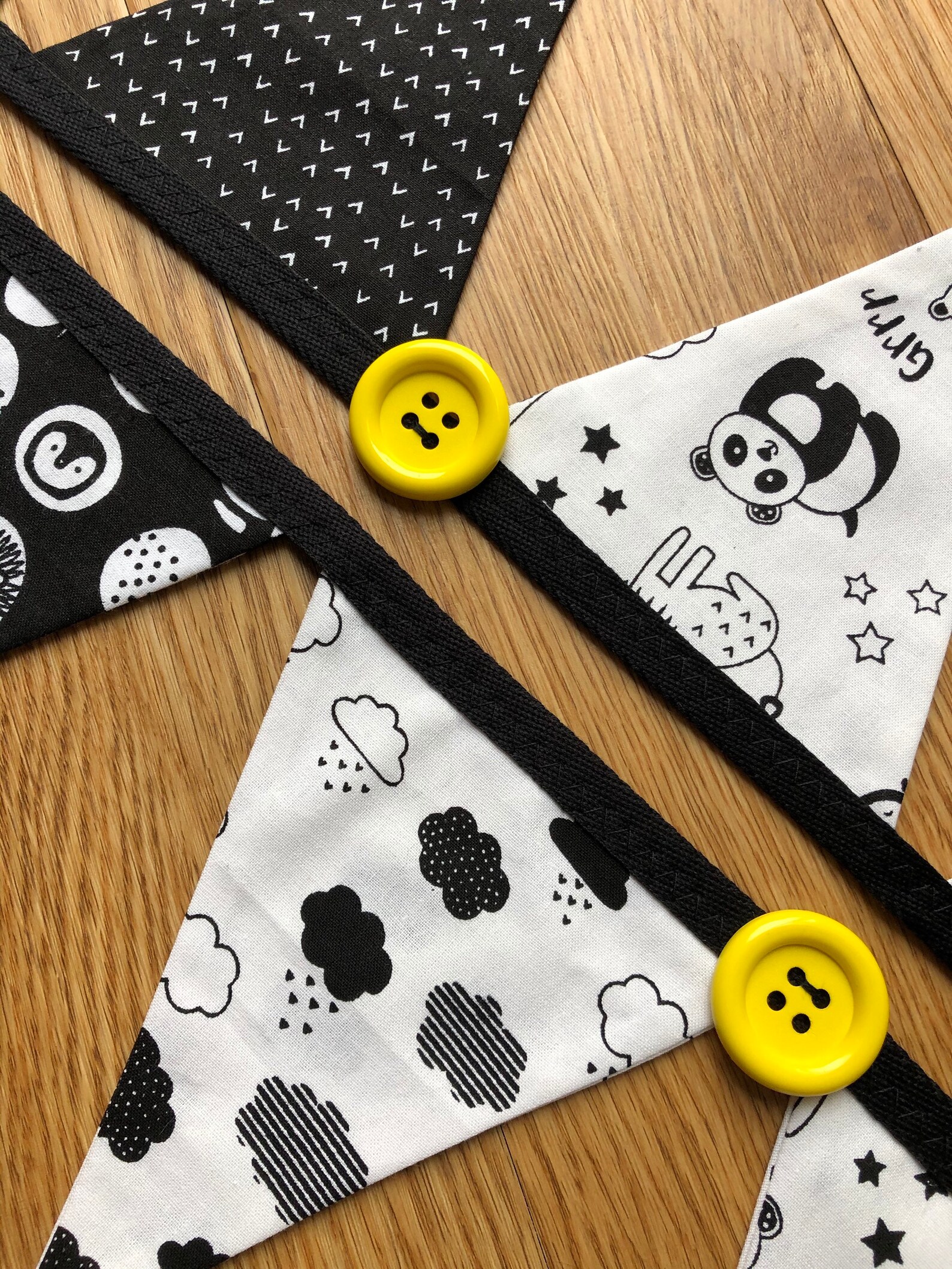 Hecho a mano banderas de bunting de tela de algodón // vivero | Etsy