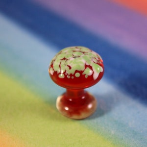 Miniaturowy grzyb, szklany grzyb, szklany miniaturowy grzyb, szklany grzyb, szkło grzybowe, malutkie szkło, szklane miniatury, miniaturowy szklany grzyb, szkło