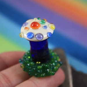 Miniaturowy grzyb, szklany grzyb, szklana miniatura, akcesoria do ogrodu wróżek, figurka do terrarium, miniaturowy szklany grzyb, tęczowe szkło