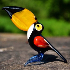 Glass Toucan Figurine – Miniature Blown Glass Bird Sculpture – Handmade Murano Style Animal – Collectible Toucan Gift for Bird Lovers